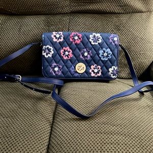 Vera Bradley Turnlock Crossbodyin Ellie Flowers